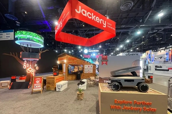 重新定義光充戶外電源概念！華寶新能光充火星機器人開年首秀