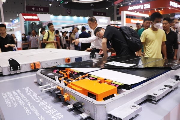 插混車塞進大電池,更像“純電車”的混動車是未來風(fēng)口?