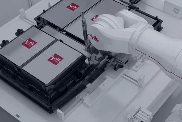 利元亨儲(chǔ)能模組PACK生產(chǎn)線(xiàn)成功出機(jī)捷克