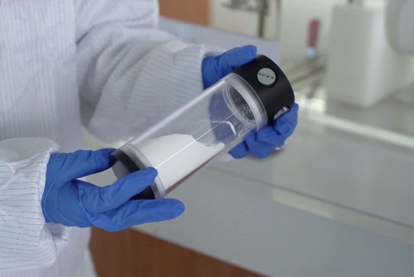 國(guó)內(nèi)已建成首條大容量全固態(tài)電池產(chǎn)線！電車?yán)m(xù)航有望突破1000公里