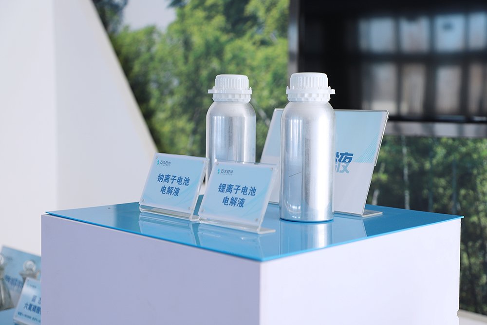 電解液賽道“漲”聲雷動(dòng)!他們還直喊:虧了虧了?