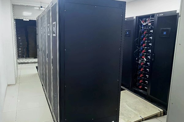 采用高倍率磷酸鐵鋰電池！雄韜REVO鋰電方案落地新疆公安系統(tǒng)