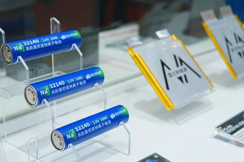 破解電動車續航瓶頸！盤古新能源推出“鈉電+增程模塊”方案