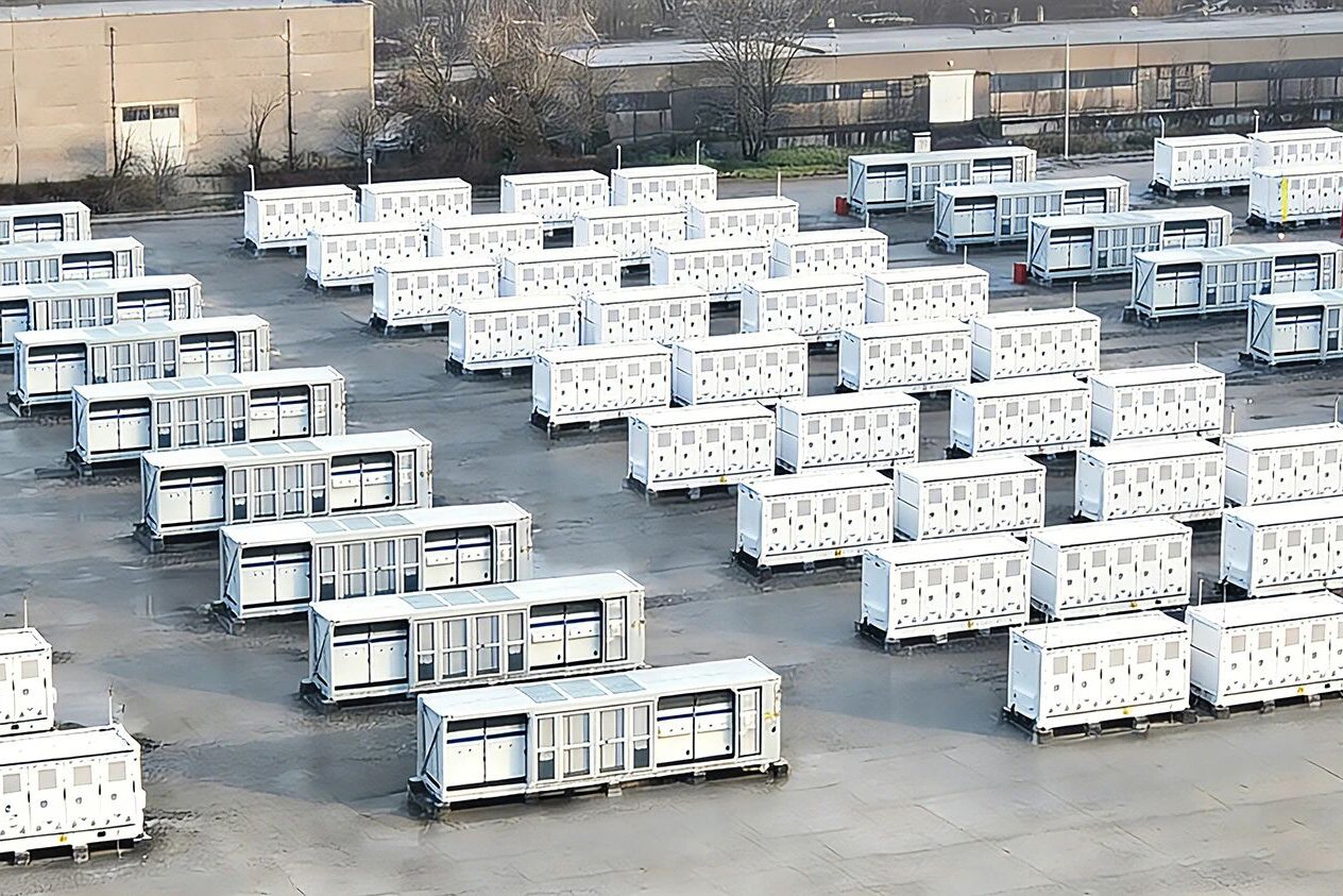 已成功交付超500個(gè)儲(chǔ)能項(xiàng)目！比亞迪儲(chǔ)能東歐規(guī)模最大項(xiàng)目投運(yùn)