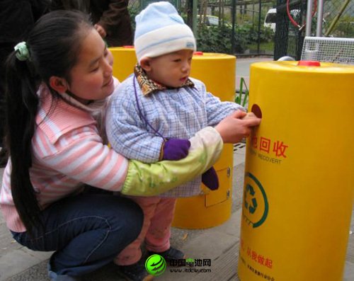 一塊手機電池污染6萬升水環保之路任重道遠