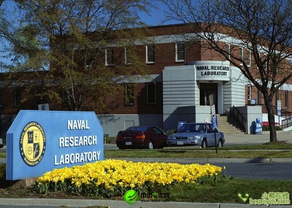 美國海軍研究實驗室（NRL）的科學家們日前成功發現了一項具有突破性意義的新方法，可以讓太陽能電池在水下高效作業。