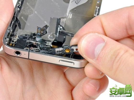 iPhone4又曝電源鍵存缺陷 蘋(píng)果公司再遭控訴