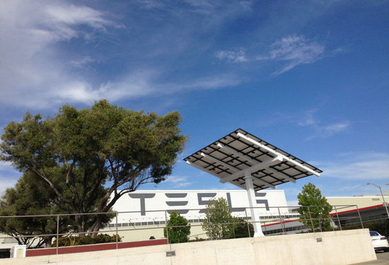 獨家探訪Tesla工廠：未來是電動時代