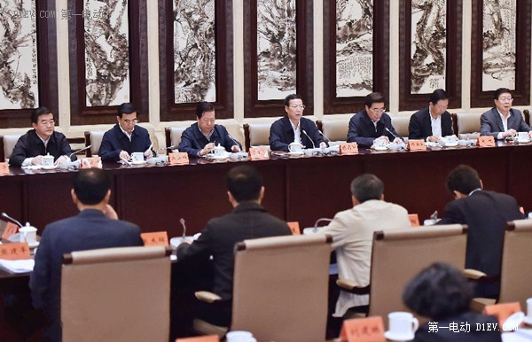 國務(wù)院副總理張高麗：抓好新能源車推廣加快配套設(shè)施建設(shè)