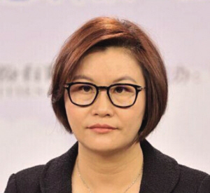 中國(guó)新女首富周群飛30年發(fā)家史：打工妹沒(méi)靠小三上位