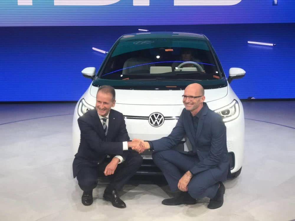 固態電池“中場戰事”：豐田向左，大眾向右？