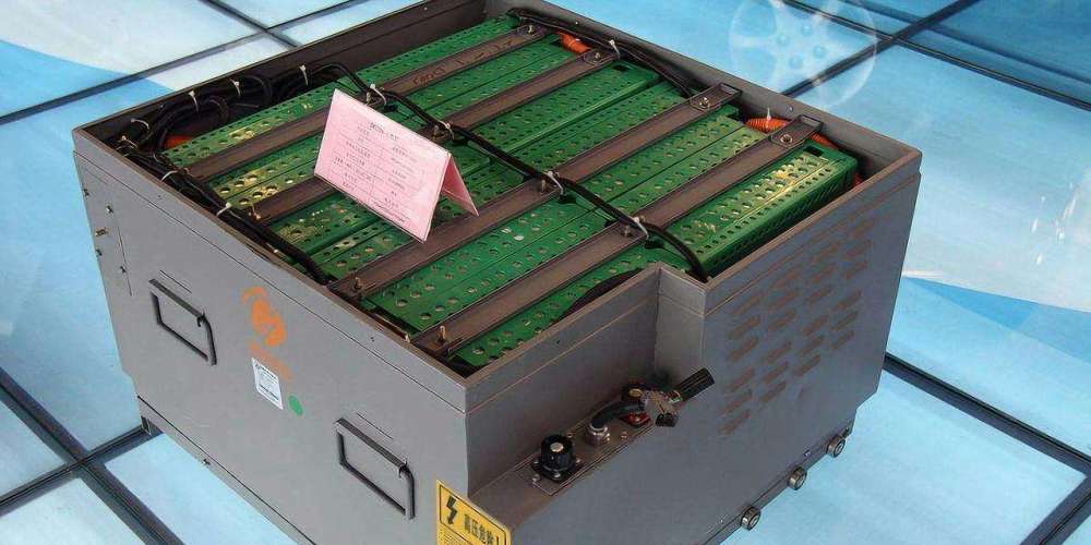 固態(tài)電池“中場戰(zhàn)事”:豐田向左,大眾向右? 固態(tài)電池“中場戰(zhàn)事”:豐田向左,大眾向右?