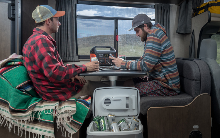 戶外能量補(bǔ)給站:電小二戶外電源解決戶外用電隱患 戶外能量補(bǔ)給站:電小二戶外電源解決戶外用電隱患