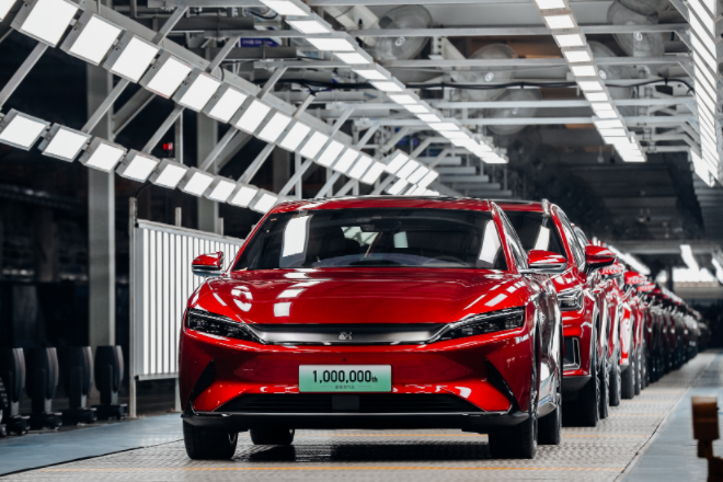 我國現(xiàn)存汽車制造相關(guān)企業(yè)33.3萬家 82個城市汽車保有量超百萬