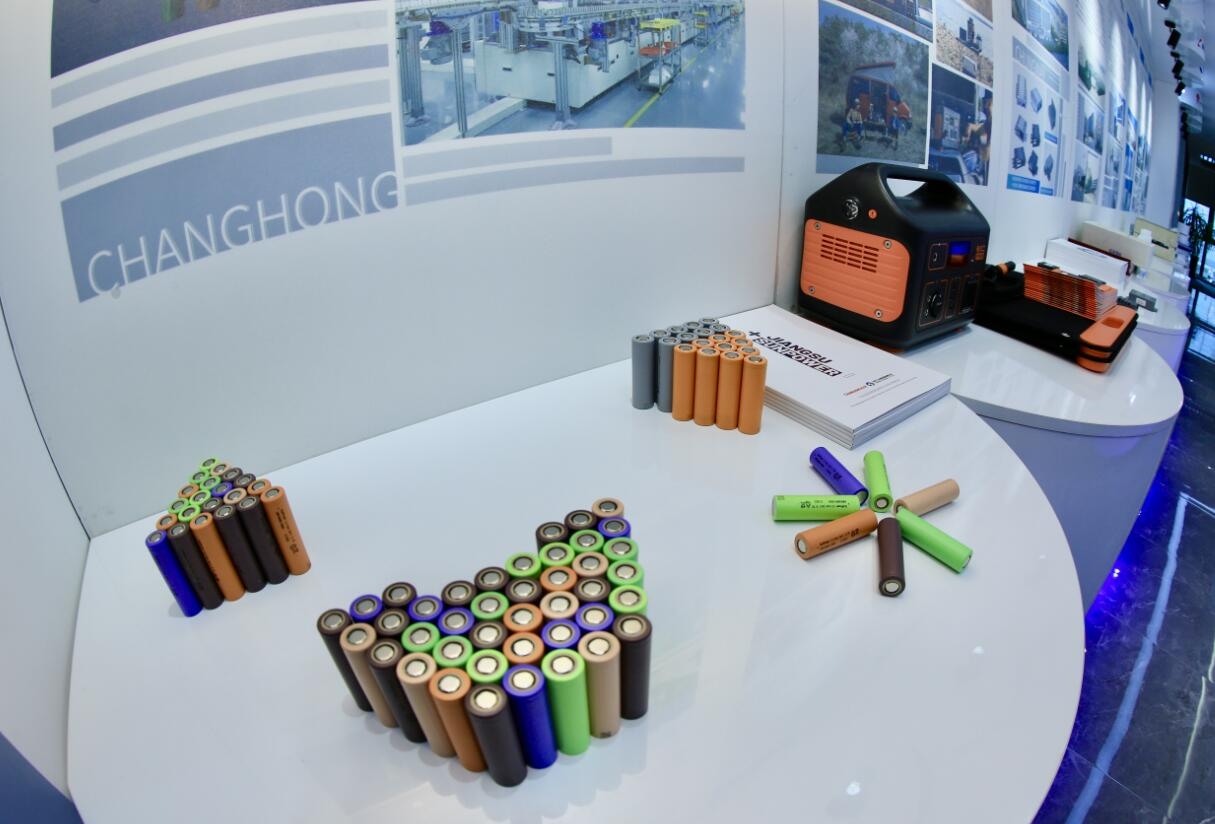 磷酸鐵鋰電池裝車量超六成 透露出行業怎樣的變局?