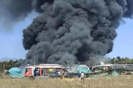 67輛新能源客車過(guò)火,現(xiàn)場(chǎng)濃煙沖天!