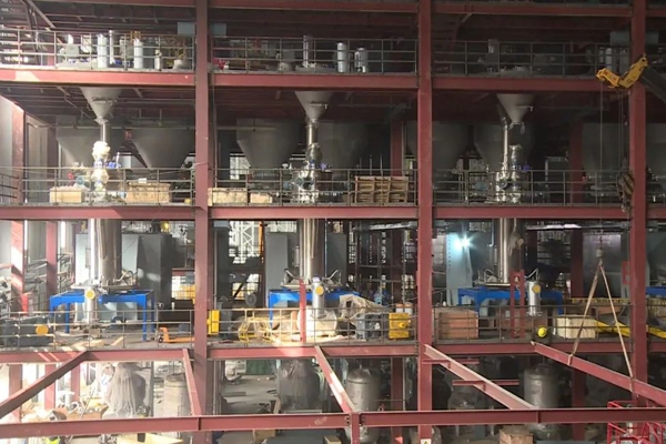 蜂巢能源百億級項目加速建設 10萬噸磷酸鐵鋰產線投產在即