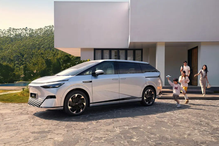 三大造車新勢力2023年財報：現(xiàn)金儲備近2067億 兩家毛利率降至個位數(shù)