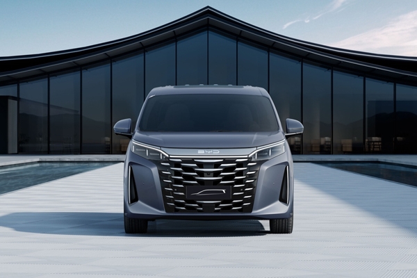 預(yù)計(jì)售價(jià)30萬(wàn)起,年內(nèi)上市!比亞迪王朝首款中大型旗艦MPV夏首發(fā)亮相!