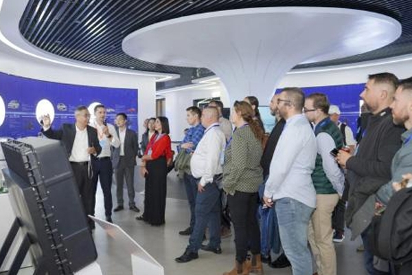 斯洛伐克總理菲佐到訪國(guó)軒高科 就擬投建工廠等進(jìn)行深入探討