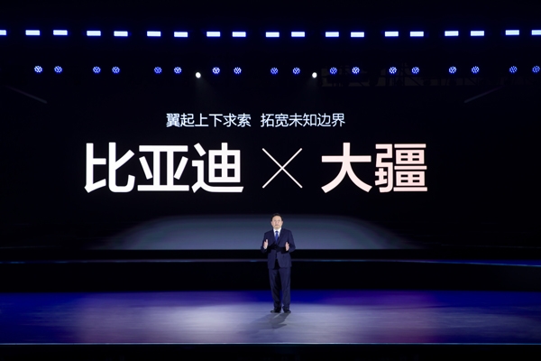 出行新標配！比亞迪攜大疆打造靈鳶，讓出行大片觸手可得