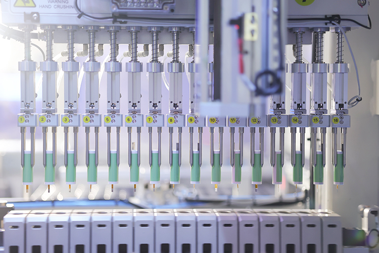 豪鵬科技擬募資8億加碼儲(chǔ)能及鋼殼疊片電池項(xiàng)目 固液態(tài)電池已量產(chǎn)出貨