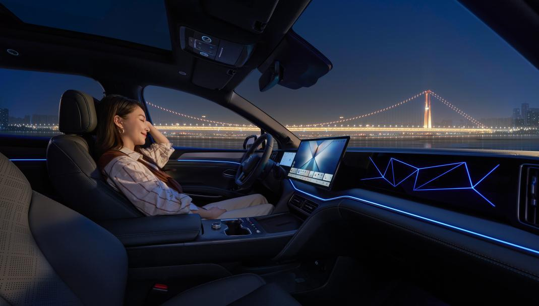 9.98萬起，2026款宋L DM-i上市，純電續(xù)航200km，標(biāo)配云輦C！