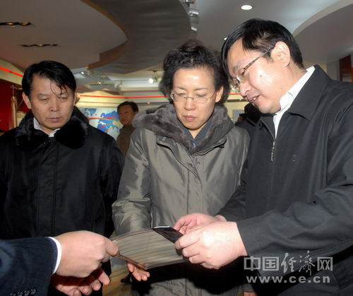 紅黃綠之爭轉戰新材料領域 樂凱集團收獲多項“第一” 紅黃綠之爭轉戰新材料領域 樂凱集團收獲多項“第一”