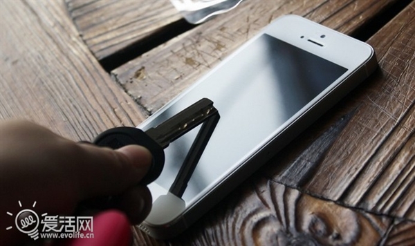 玻璃背后的戰(zhàn)爭：藍(lán)寶石、大猩猩誰更好？