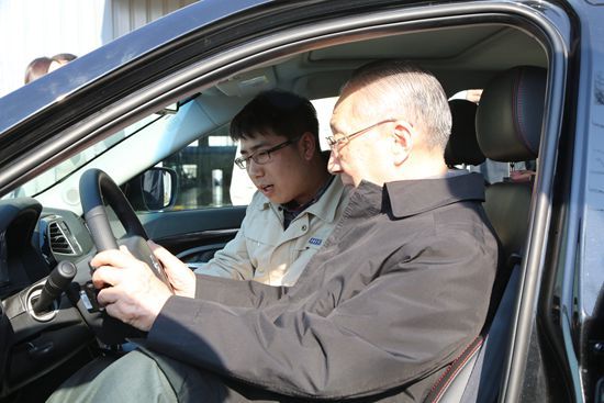 李嵐清:堅定電動汽車發展路線和混合所有制 李嵐清:堅定電動汽車發展路線和混合所有制