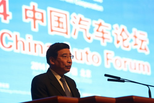 在主論壇演講中,工業和信息化部部長苗圩致辭 經濟網記者肖翊|攝 在主論壇演講中,工業和信息化部部長苗圩致辭 經濟網記者肖翊|攝