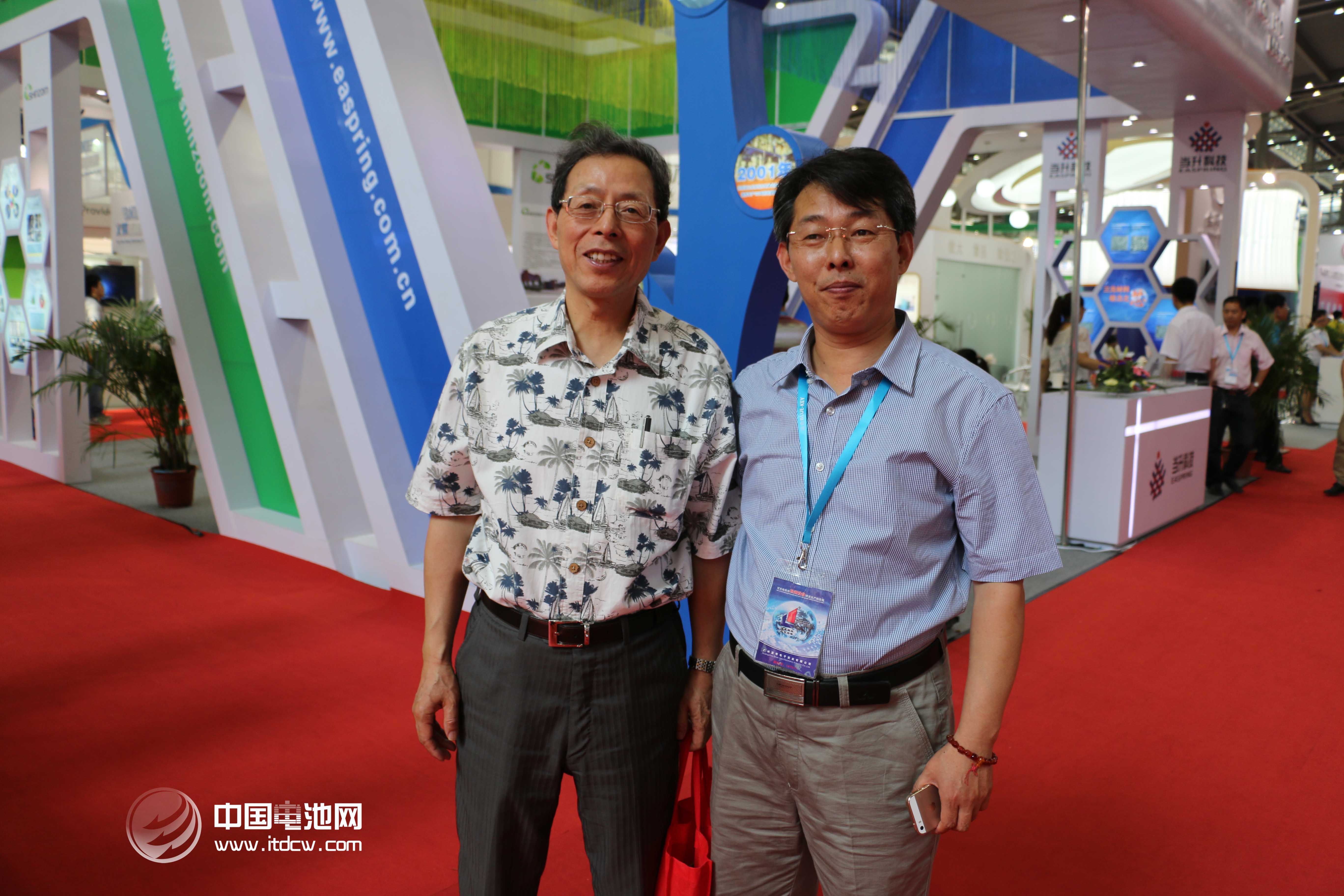 毛煥宇博士亮相CIBF2014 與中國電池網進行交流