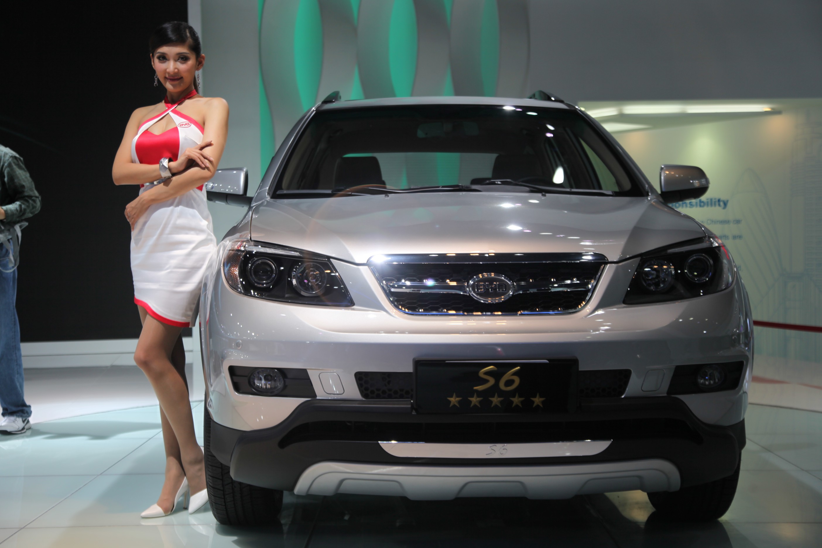 比亞迪秦6月銷量再次破千 上半年新能源車?yán)塾嬩N售6748輛