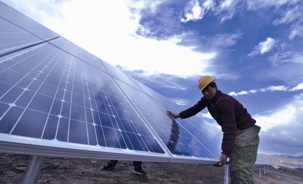 湖北首座漁光互補光伏電站并網(wǎng)發(fā)電