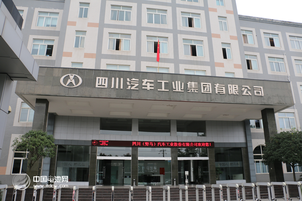 川渝地區(qū)正在形成鋰電池新能源的第五個(gè)快速發(fā)展地區(qū)，一大批項(xiàng)目紛紛搶灘落戶，產(chǎn)業(yè)鏈?zhǔn)桨l(fā)展模式正在形成