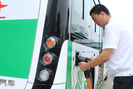 青島首輛直充電動公交城陽開跑 里程可達80-100公里 青島首輛直充電動公交城陽開跑 里程可達80-100公里