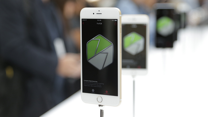 央視評(píng)論員：賣(mài)腎買(mǎi)蘋(píng)果iPhone是種病，得治！