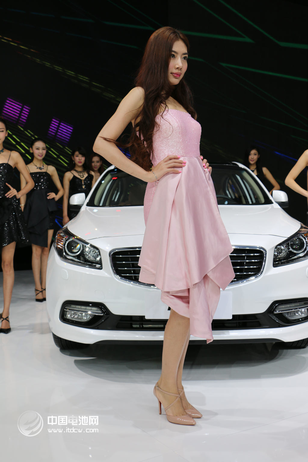 新能源車路線之爭(zhēng)：純電動(dòng)還是插電式混合動(dòng)力？