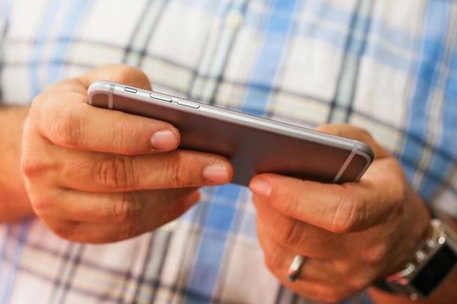 蘋果iPhone 6無(wú)需這么薄 應(yīng)該加大電池容量 