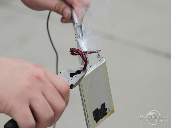 攜帶移動(dòng)電源上飛機(jī) 先了解安全問(wèn)題與規(guī)定 攜帶移動(dòng)電源上飛機(jī) 先了解安全問(wèn)題與規(guī)定