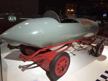 巴黎驚現(xiàn)世界上首輛時(shí)速超過百公里電動(dòng)汽車