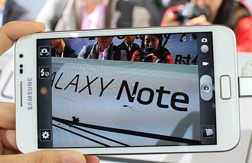 三星業(yè)績(jī)惡化勢(shì)頭未止 對(duì)手價(jià)格僅一半 三星業(yè)績(jī)惡化勢(shì)頭未止 對(duì)手價(jià)格僅一半