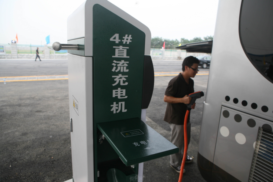 武漢襄陽6座電動車充電站年虧損1382萬 充電設施大量閑置 武漢襄陽6座電動車充電站年虧損1382萬 充電設施大量閑置