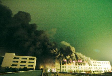 東莞今明陽電池工廠發(fā)生大火 已致5人死亡 東莞今明陽電池工廠發(fā)生大火 已致5人死亡