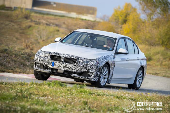 在較低油價的情況下，我國是否仍需要大力推廣成本高、技術還不盡完善的新能源汽車呢？答案是肯定的，在低油價的格局下，我國更需加大力度推動新能源汽車產業的發展。