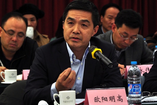 歐陽明高:純電動公交不可能退出推廣計劃 歐陽明高:純電動公交不可能退出推廣計劃