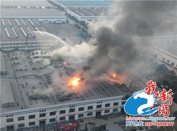 徐州宗申摩托車廠噴漆車間突發大火 大火燒了6小時 徐州宗申摩托車廠噴漆車間突發大火 大火燒了6小時