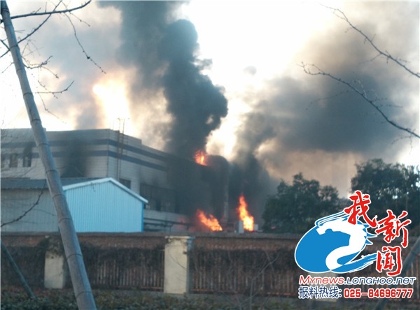 徐州宗申摩托車廠噴漆車間突發大火 大火燒了6小時 徐州宗申摩托車廠噴漆車間突發大火 大火燒了6小時