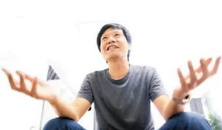 日前,余承東在一次活動中表示小米只能跟華為的榮耀競爭,余承東的這番話透露出了對小米的不以為然。按理說,今天小米的估值已經超過了450億美元,而雷軍本人也成為了身價過百億美元的大富豪,為何余承東卻始終看不起雷軍呢? 日前,余承東在一次活動中表示小米只能跟華為的榮耀競爭,余承東的這番話透露出了對小米的不以為然。按理說,今天小米的估值已經超過了450億美元,而雷軍本人也成為了身價過百億美元的大富豪,為何余承東卻始終看不起雷軍呢?