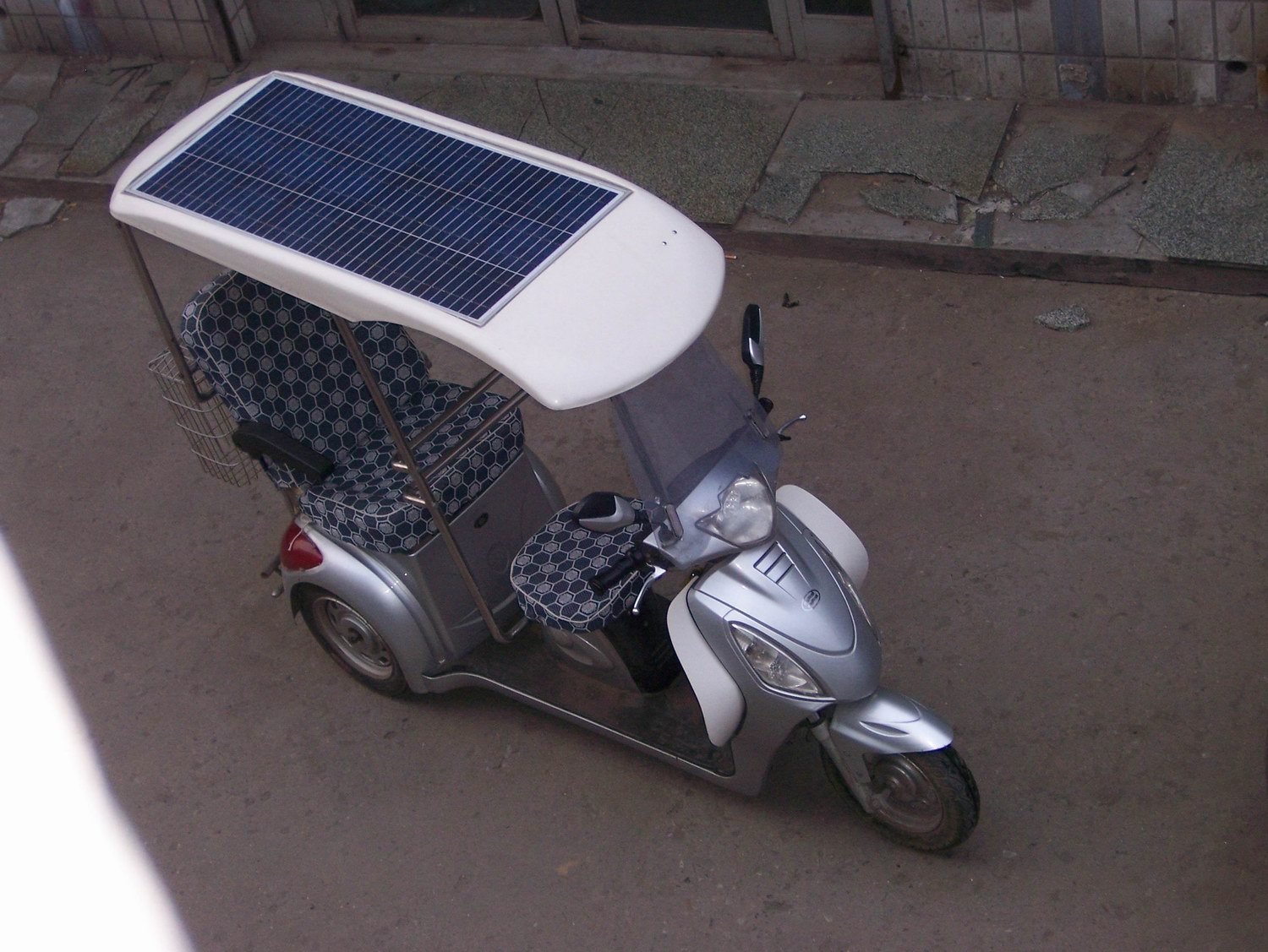 美國對(duì)中國太陽能電池板征收165%反傾銷稅